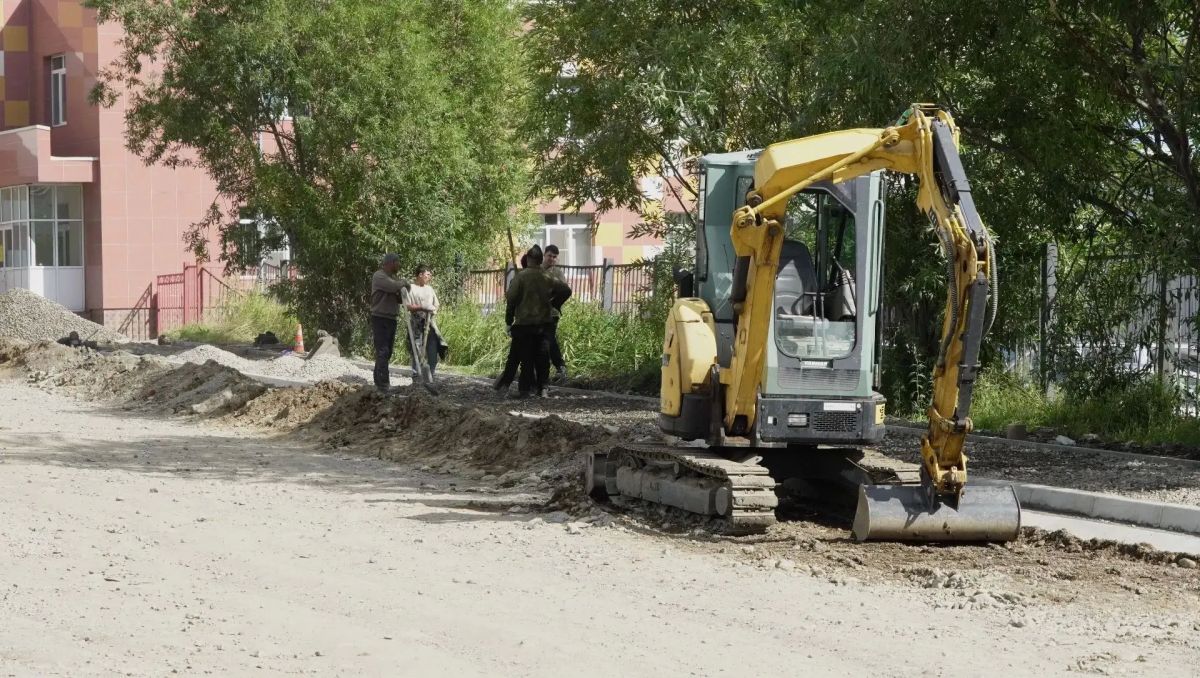 3,5 тысячи квадратов: на проезде к Службе одного окна уложат асфальт и сделают тротуары