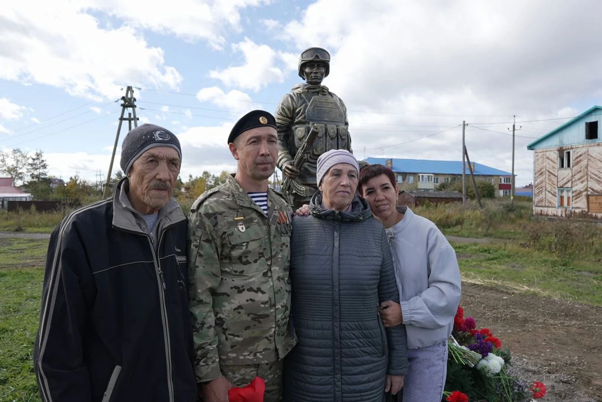 В Милькове состоялось открытие монумента участникам СВО В Милькове состоялось открытие монумента участникам СВО