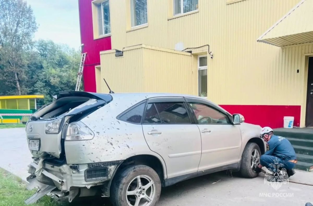 В Петропавловске-Камчатском спасатели МЧС России оказали помощь в ликвидации последствий ДТП В Петропавловске-Камчатском спасатели МЧС России оказали помощь в ликвидации последствий ДТП