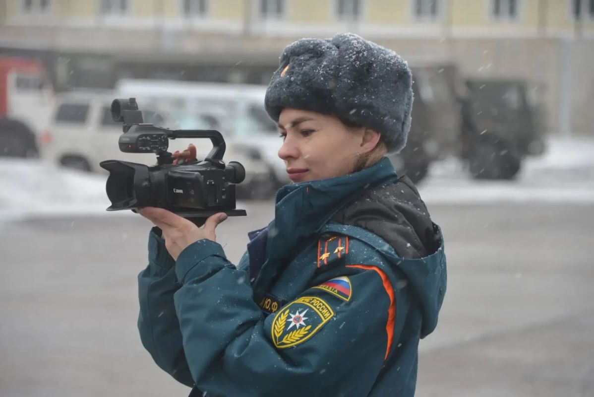 Сегодня, 21 сентября, свой профессиональный праздник отмечают пресс-службы «чрезвычайного» ведомства! Сегодня, 21 сентября, свой профессиональный праздник отмечают пресс-службы «чрезвычайного» ведомства!