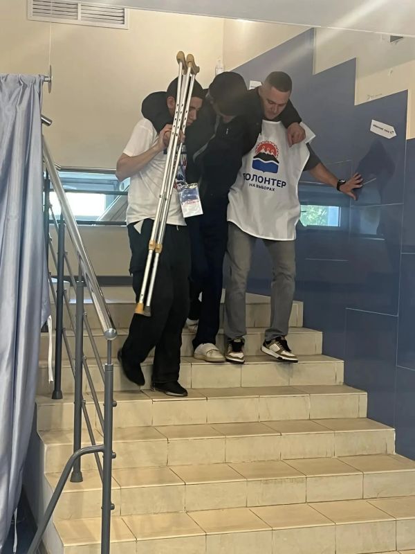 Волонтеры Камчатского края помогли проголосовать маломобильным избирателям