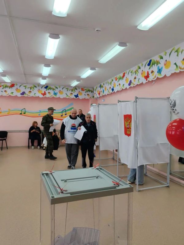 Волонтеры Камчатского края помогли проголосовать маломобильным избирателям Волонтеры Камчатского края помогли проголосовать маломобильным избирателям