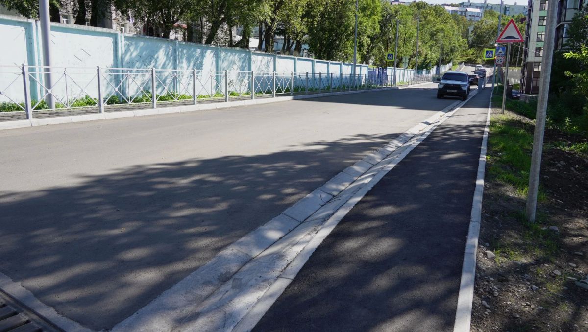 В Петропавловске-Камчатском отремонтировали дорогу к школе на улице Бийской В Петропавловске-Камчатском отремонтировали дорогу к школе на улице Бийской
