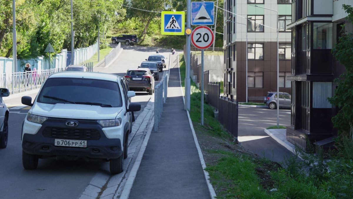 В Петропавловске-Камчатском отремонтировали дорогу к школе на улице Бийской В Петропавловске-Камчатском отремонтировали дорогу к школе на улице Бийской