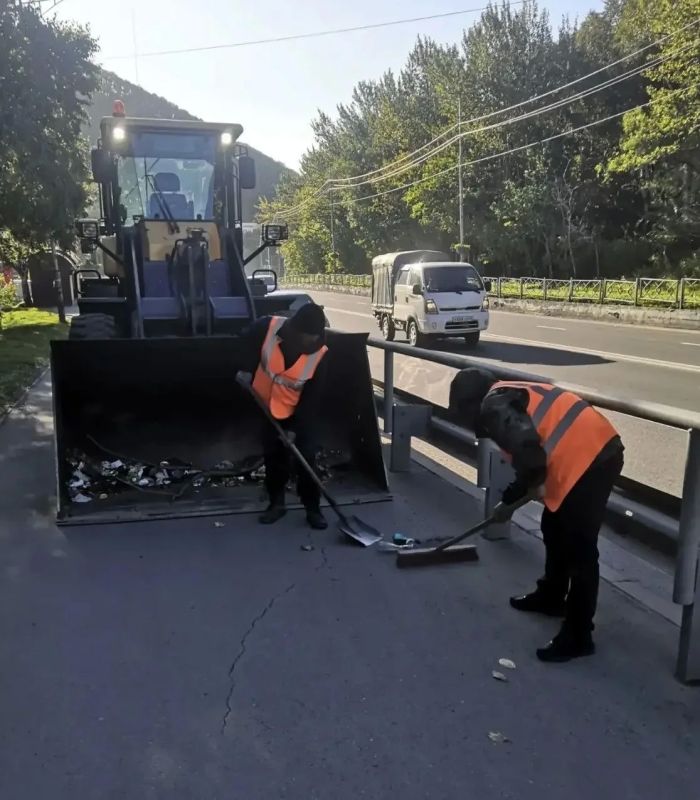 Город день за днем. . 24 сентября 2026 года В Петропавловске-Камчатском продолжаются ежедневные работы по содержанию улично-дорожной сети В ночное время специализированная техника очищает проезжую часть, тротуары и... Город день за днем. . 24 сентября 2026 года В Петропавловске-Камчатском продолжаются ежедневные работы по содержанию улично-дорожной сети В ночное время специализированная техника очищает проезжую часть, тротуары и...