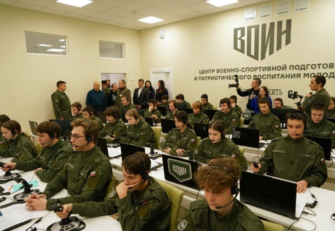 Дмитрий Стешин: Молодые герои: Центр «ВОИН» подготовил больше 165 тысяч курсантов от Херсона до Камчатки Дмитрий Стешин: Молодые герои: Центр «ВОИН» подготовил больше 165 тысяч курсантов от Херсона до Камчатки