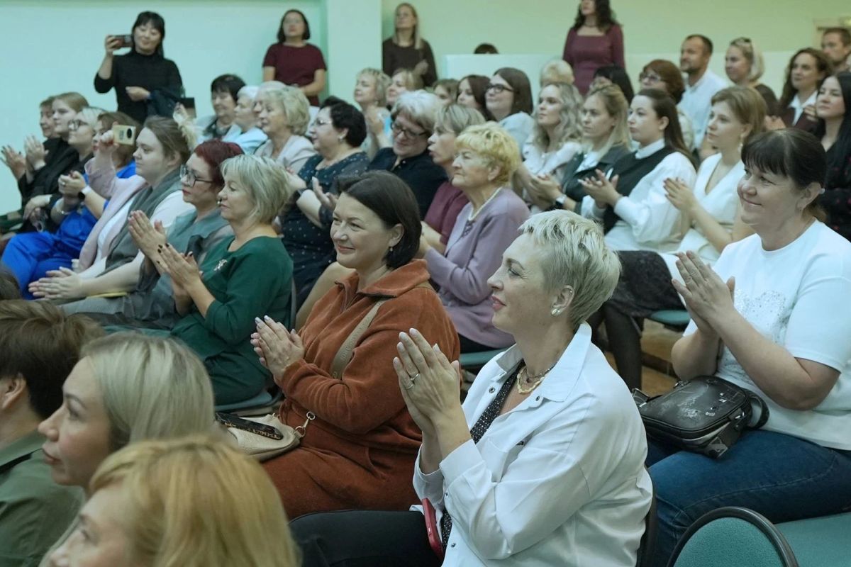 Средняя школа № 36 имени П.Т. Новограбленова в ПетропавловскеКамчатском отметила 45летие Средняя школа № 36 имени П.Т. Новограбленова в ПетропавловскеКамчатском отметила 45летие
