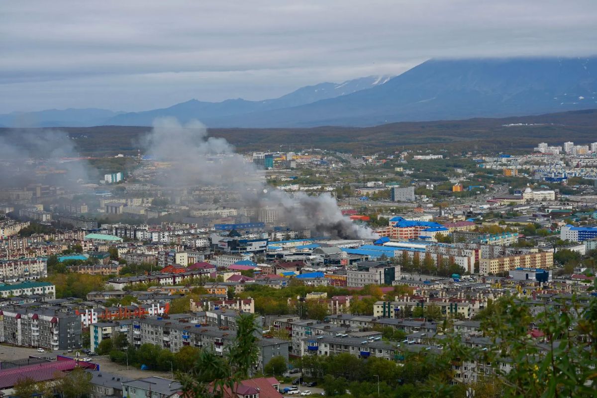 Площадь пожара на рынке 6 км составила 900 «квадратов» - МЧС Площадь пожара на рынке 6 км составила 900 «квадратов» - МЧС