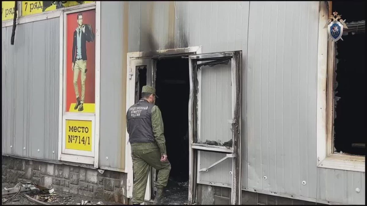 Огонь на 900 квадратах. Кадры крупного пожара на рынке