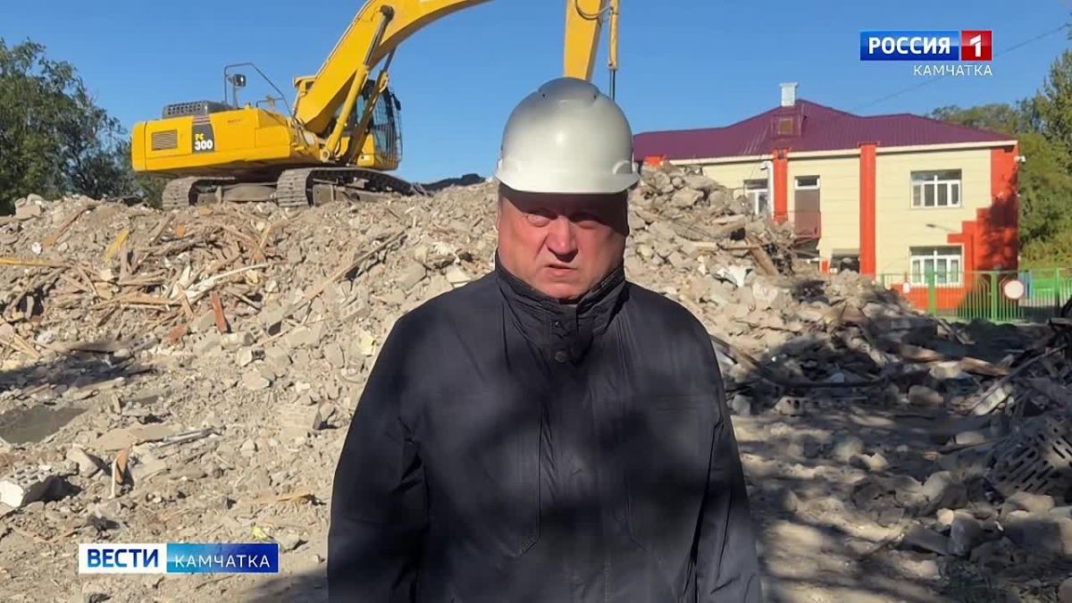 На улице Капитана Драбкина в Петропавловске сносят очередной аварийный дом