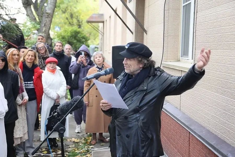 В Петропавловске–Камчатском открыли мемориальную доску в честь Галины Астраханкиной В Петропавловске–Камчатском открыли мемориальную доску в честь Галины Астраханкиной