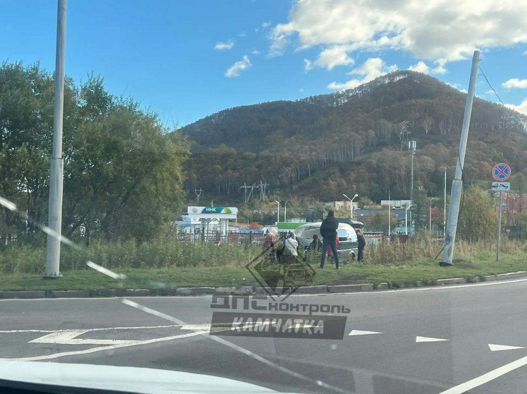 ДТП на Циолковского: иномарка влетела в столб