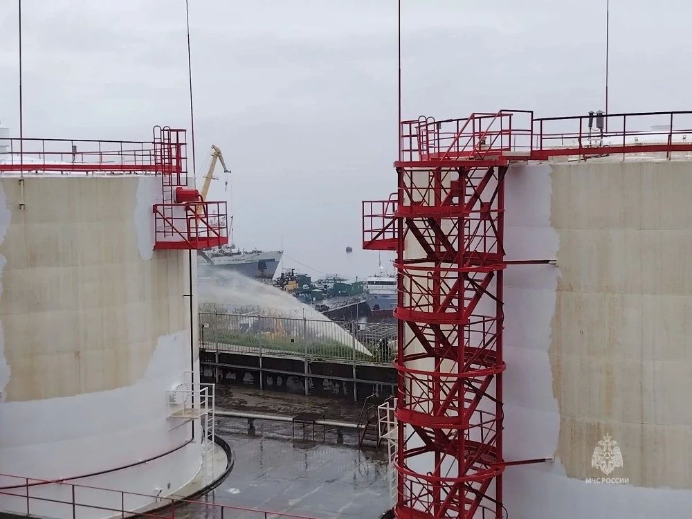 Пожарно-тактические учения прошли на территории одной из нефтебаз Петропавловска-Камчатского Пожарно-тактические учения прошли на территории одной из нефтебаз Петропавловска-Камчатского