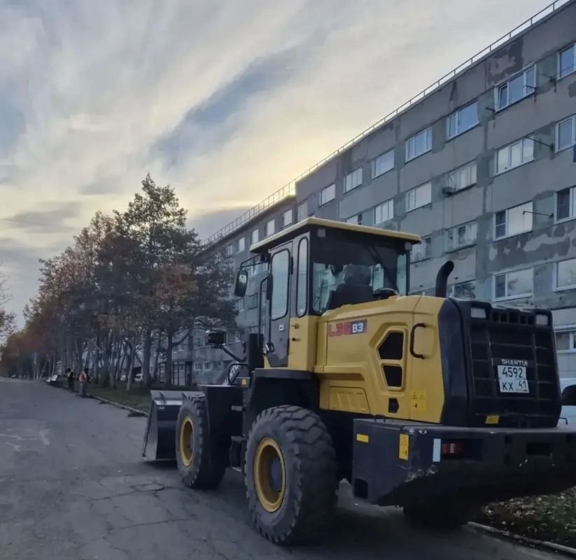 Город день за днем. 12 октября 2026 года В Петропавловске-Камчатском продолжаются работы по содержанию улично-дорожной сети в круглосуточном режиме В дневное время специалисты очищают тротуары, прибордюрные зоны и... Город день за днем. 12 октября 2026 года В Петропавловске-Камчатском продолжаются работы по содержанию улично-дорожной сети в круглосуточном режиме В дневное время специалисты очищают тротуары, прибордюрные зоны и...