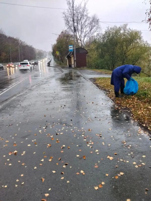 Город день за днем. 15 октября 2026 года На городских улицах продолжаются работы по текущему содержанию В Петропавловске-Камчатском специалисты очищают водоотводные лотки и колодцы от листвы и мусора, проводят... Город день за днем. 15 октября 2026 года На городских улицах продолжаются работы по текущему содержанию В Петропавловске-Камчатском специалисты очищают водоотводные лотки и колодцы от листвы и мусора, проводят...
