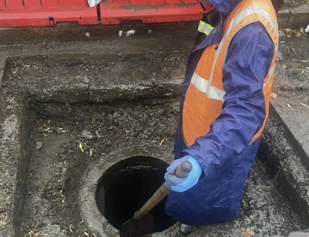 Город день за днем. 15 октября 2026 года На городских улицах продолжаются работы по текущему содержанию В Петропавловске-Камчатском специалисты очищают водоотводные лотки и колодцы от листвы и мусора, проводят... Город день за днем. 15 октября 2026 года На городских улицах продолжаются работы по текущему содержанию В Петропавловске-Камчатском специалисты очищают водоотводные лотки и колодцы от листвы и мусора, проводят...