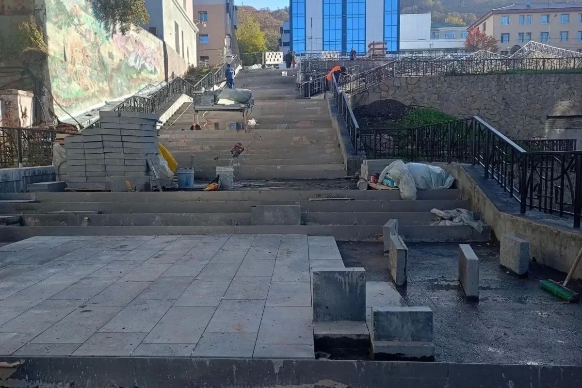 Солодов назвал точные сроки ремонта улицы Партизанской и лестниц в центре Петропавловска