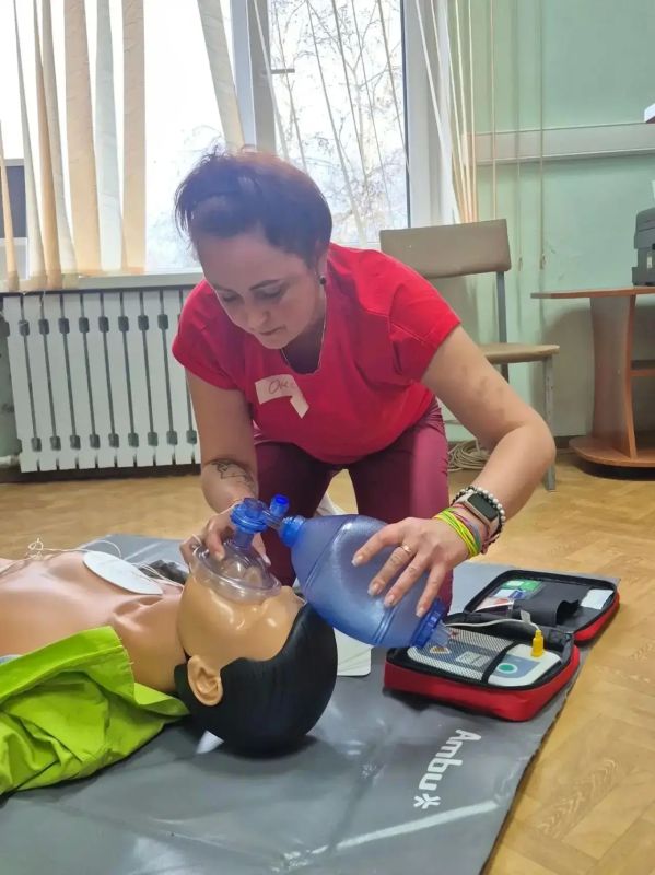 В Вилючинской городской больнице прошло обучение по оказанию первой помощи. Мероприятие состоялось совместно с врачами Центра медицины катастроф города Петропавловска-Камчатского В Вилючинской городской больнице прошло обучение по оказанию первой помощи. Мероприятие состоялось совместно с врачами Центра медицины катастроф города Петропавловска-Камчатского