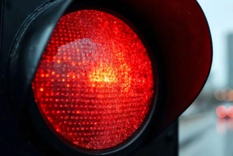 Камчатские автоинспекторы нашли пролетевшего на красный свет водителя в соцсетях