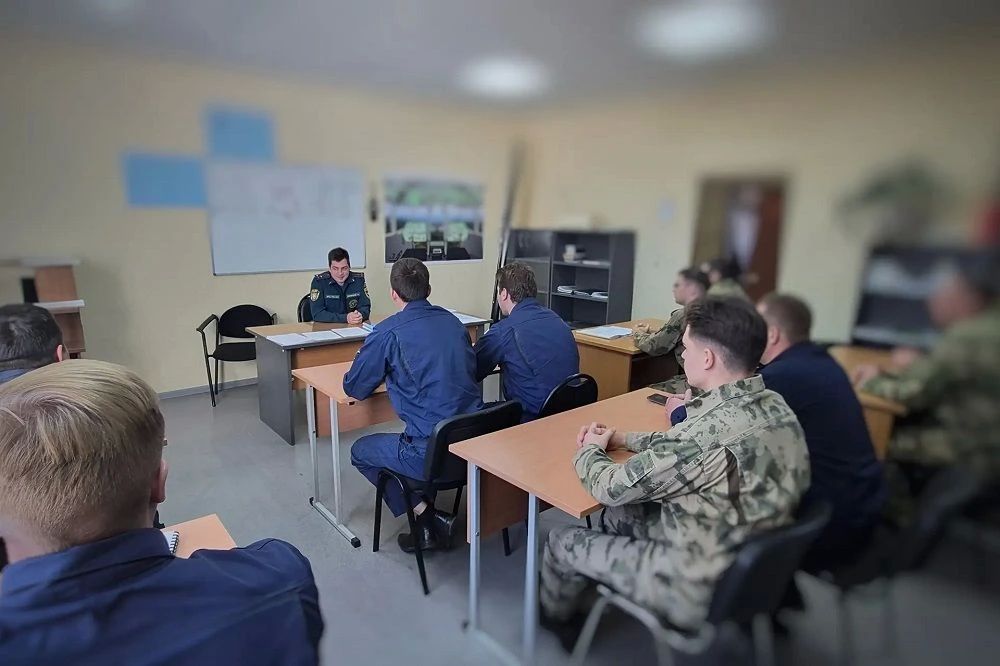 На Камчатке сотрудники Росгвардии и МЧС России провели семинар по пожарной безопасности