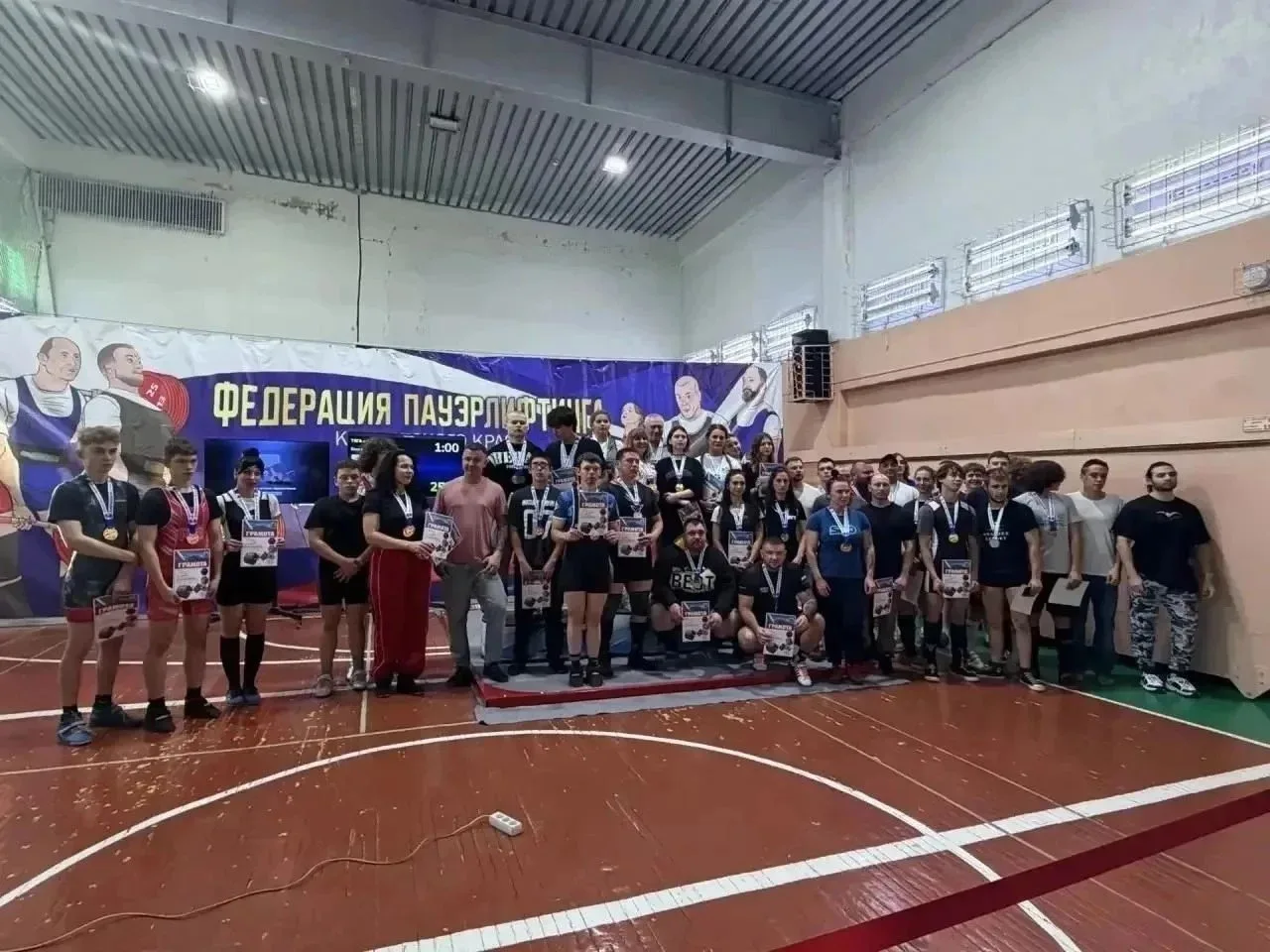 Вилючинские пауэрлифтеры взяли призовые места на чемпионате Камчатского края
