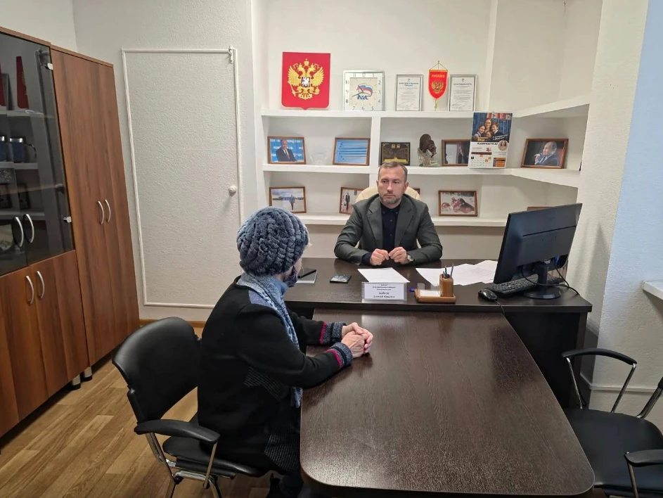 Пожаловалась на соседку: депутат разъяснил, как бороться с курением