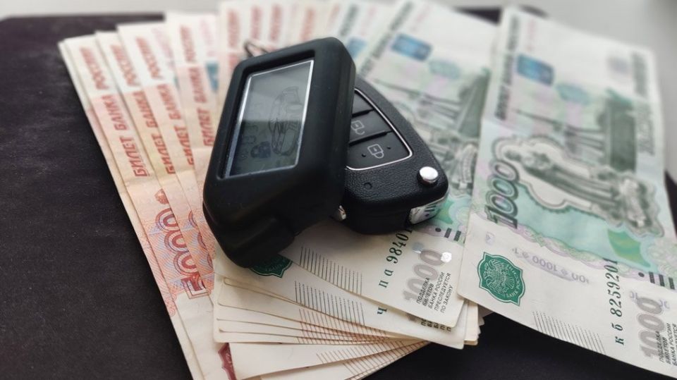 Работник столкнулся с требованием компенсировать ущерб в 500 000 рублей за ДТП с BMW