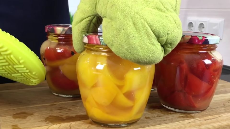 Превратите томаты с перцами в аппетитную закуску: удачный рецепт от шеф-повара