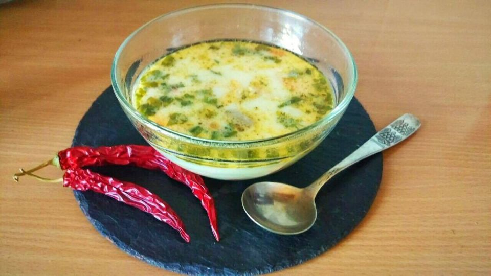 Сырный суп с красной рыбой: бюджетное решение для зимнего стола