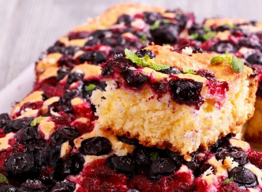 Пирог с ягодами: быстрое решение для сладкого перекуса