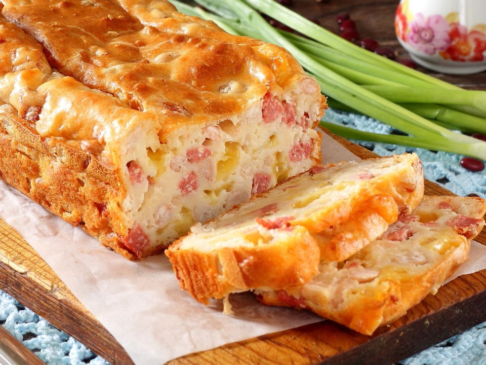 Необычный кекс с фасолью и сыром: универсальное лакомство для всей семьи