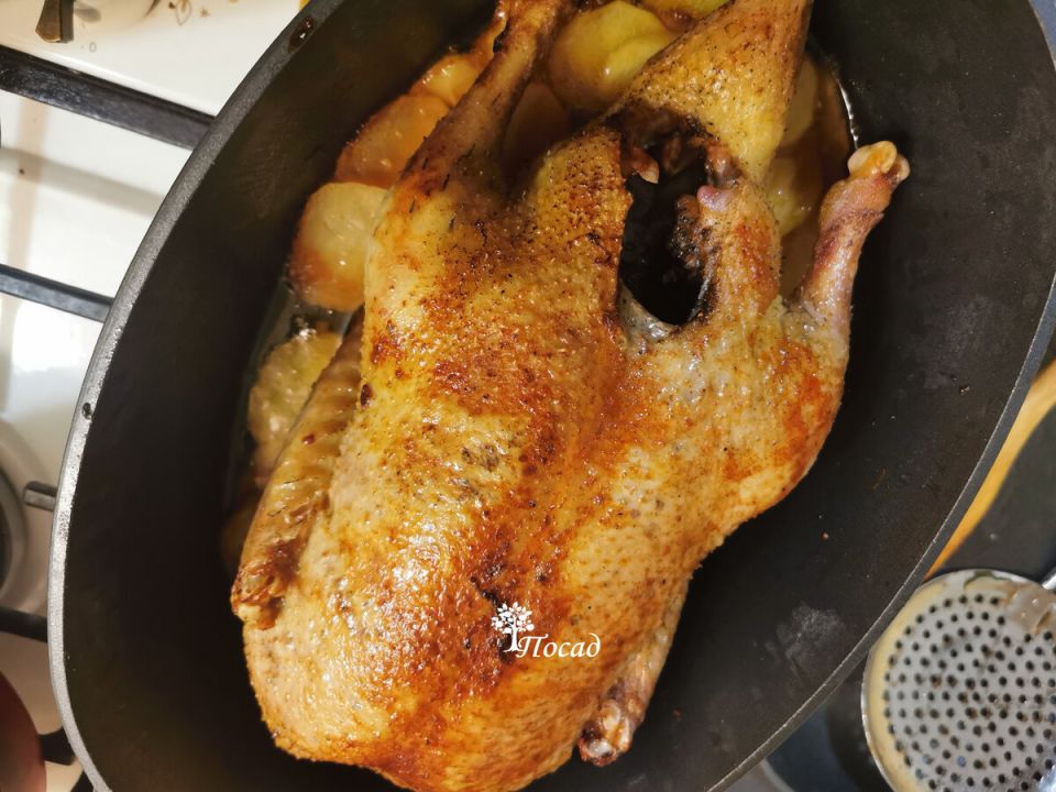 Как запечь утку на картофельной подушке: простой и вкусный рецепт