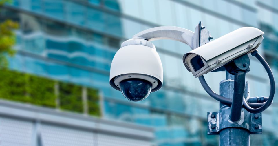 Камеры видеонаблюдения в домах: обязательство управляющих компаний или неуместное требование?
