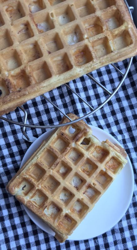 Теплота ливневого утра: вафли с ветчиной и сыром