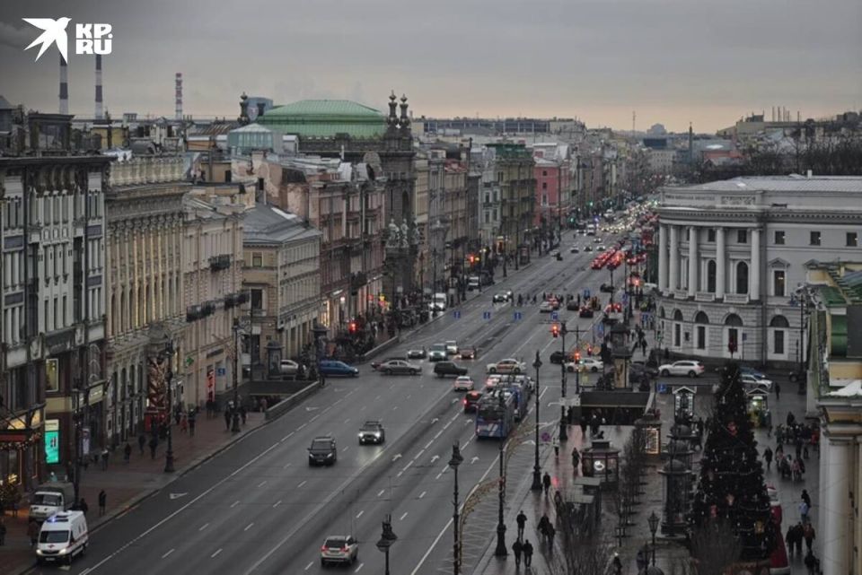 Сувениры вместо ресторанов: Невский проспект меняет лицо