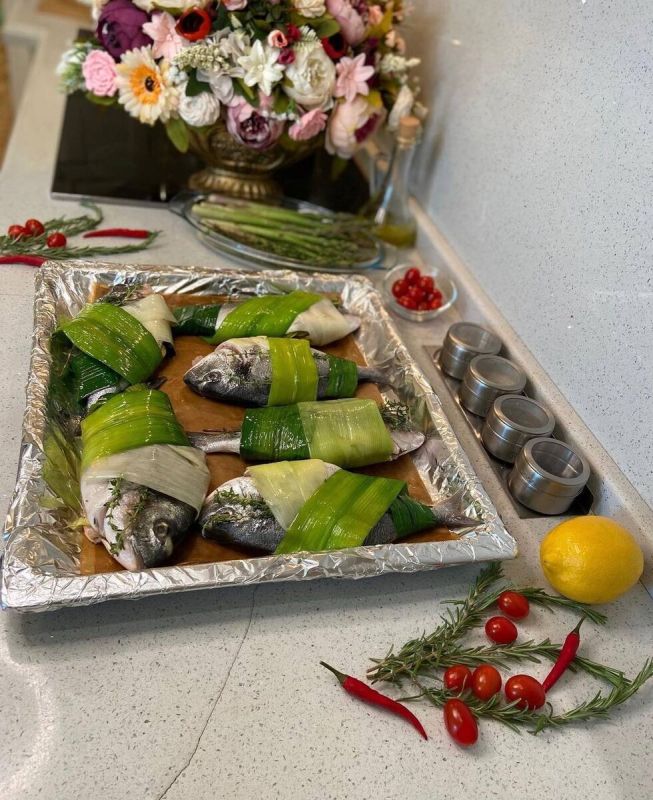 Дорада в порее: ресторанный рецепт для вашего ужина