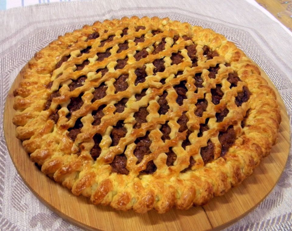 Как преобразить пирог из песочного теста с помощью творчества